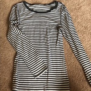 Old navy long sleeve tee